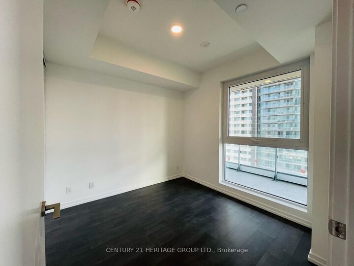 Property Photo:  7890 Jane Street 1810  ON L4K 0K9 