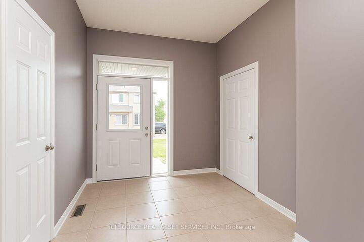 Photo de la propriété: 205 Claridge Drive ON K2J 5V8