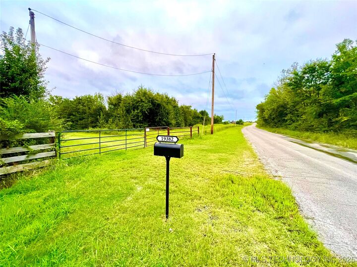 Property Photo:  19382 S Old State Hwy 2 Highway  OK 74469 