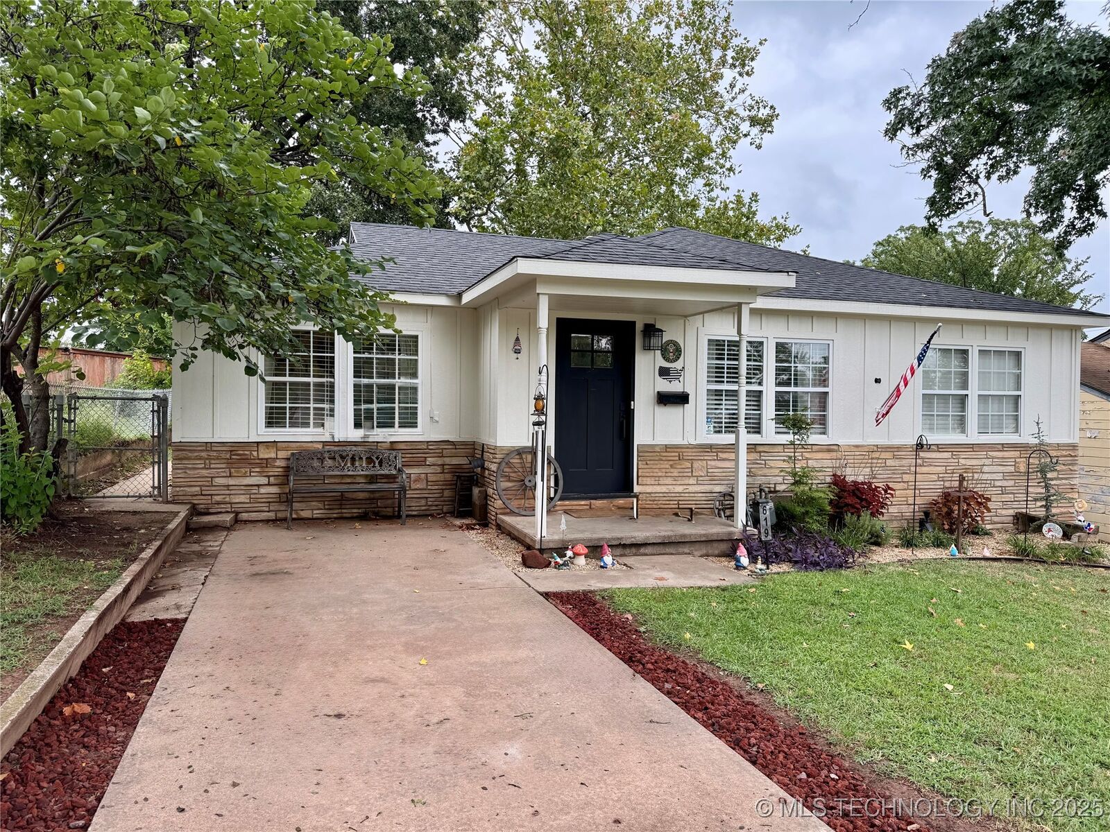 Property Photo:  619 E 6th Avenue  OK 74010 