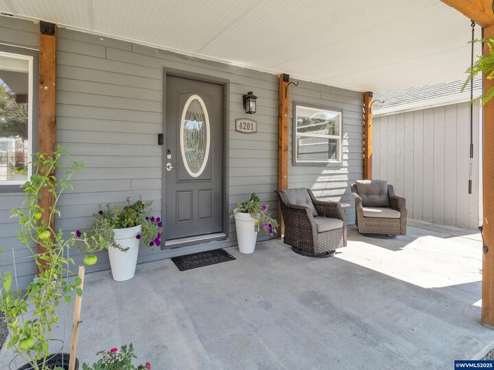Property Photo:  4201 Wadsworth Ln SE  OR 97317 