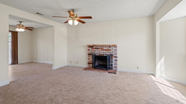 Property Photo: 620 Barnacle Way CA 94585