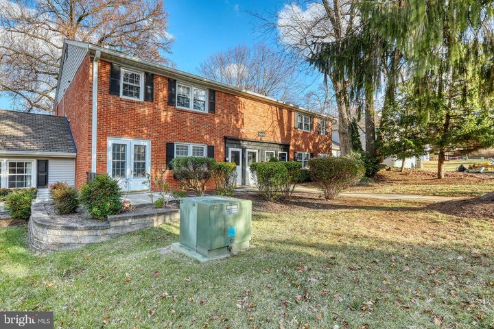 Property Photo: 606 Yardley Commons PA 19067