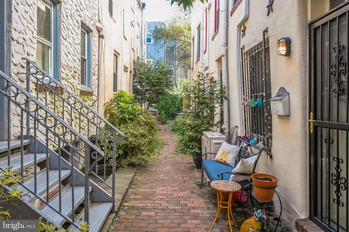 Property Photo:  1134 Waverly Street R 3  PA 19147 