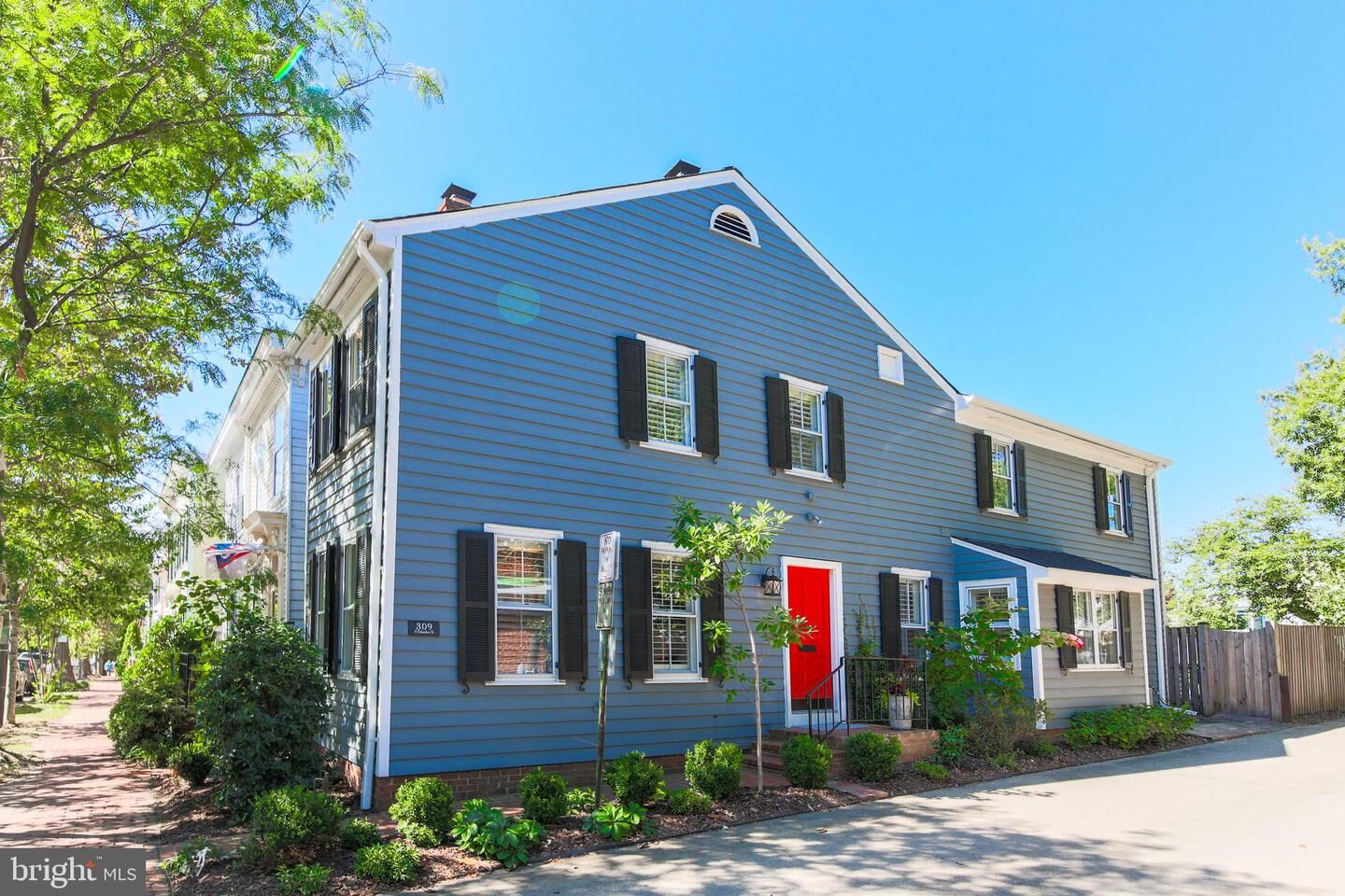 Property Photo: 309 S Columbus Street VA 22314