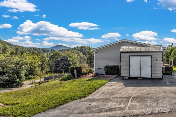 Property Photo: 6 Sahalee Drive NC 28804