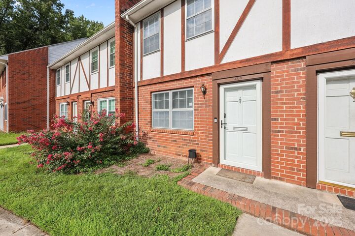 Property Photo:  1300 Larchmont Place 208  NC 28147