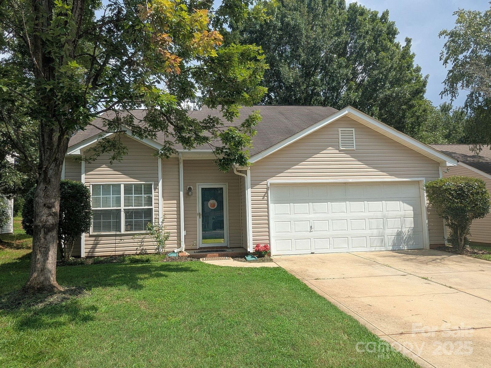Property Photo: 1032 Valley Forge Drive SC 29710