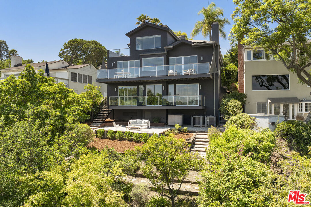 Property Photo: 2264 Moreno Dr CA 90039