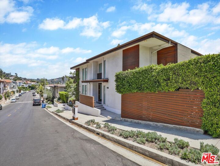 Property Photo: 2340 Jupiter Dr CA 90046