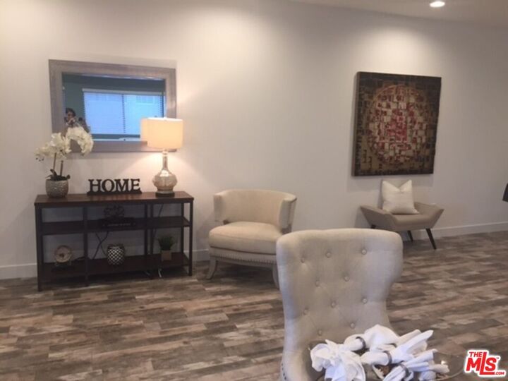 Property Photo:  1445 S Fairfax Ave  CA 90019 