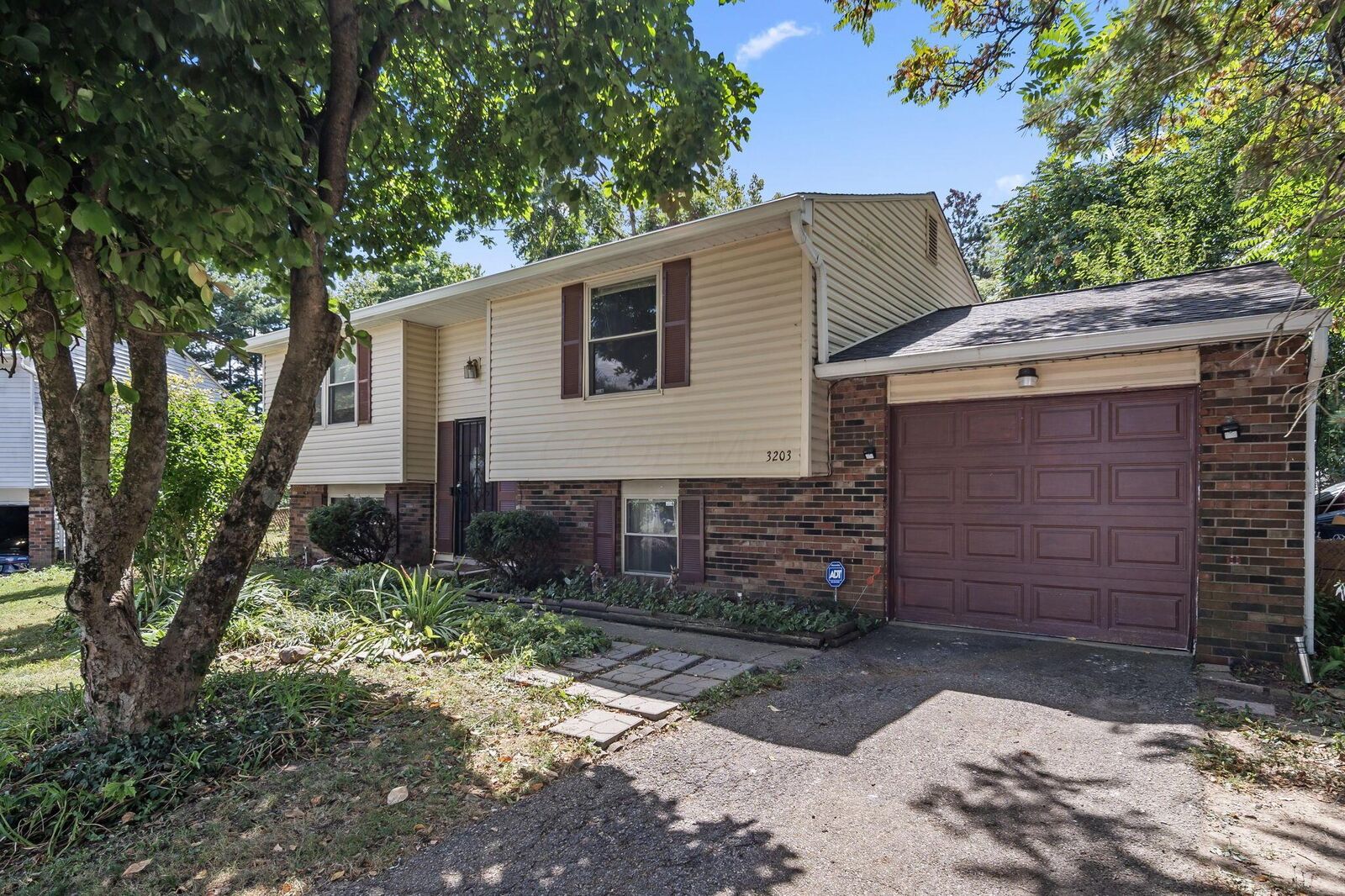 Property Photo: 3203 Secor Court OH 43224