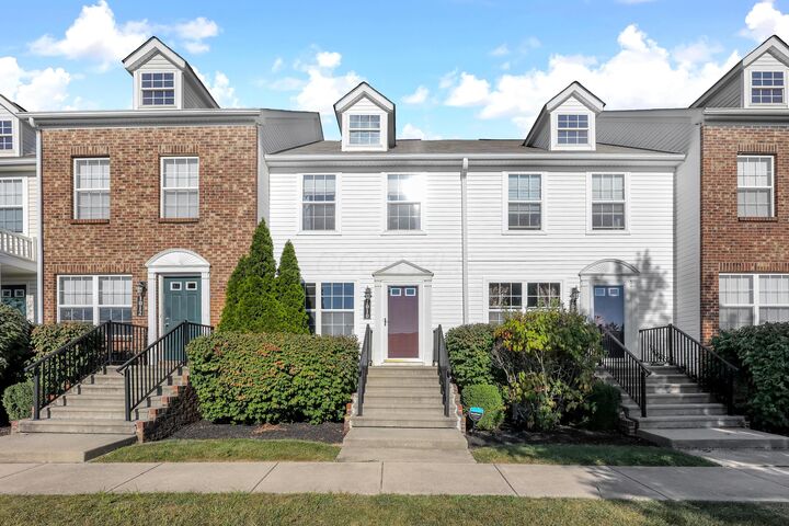 Property Photo: 1010 Hartford Village Boulevard OH 43228