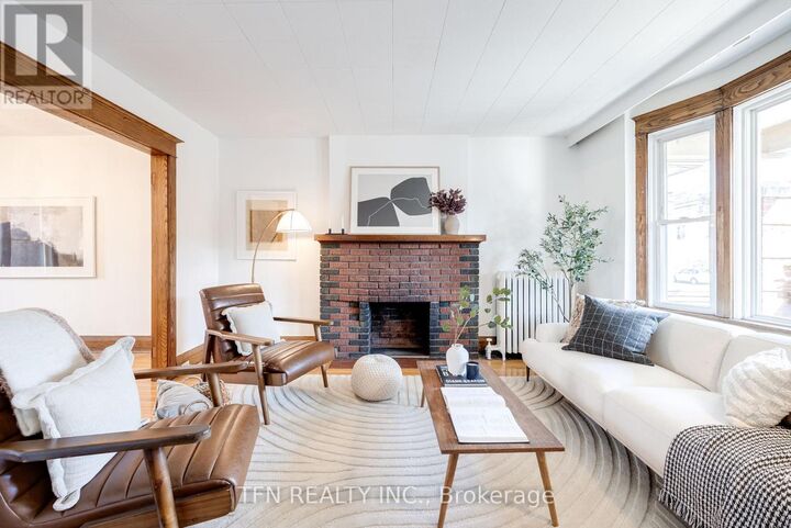 Photo de la propriété:  70 Chester Hill Road Upper  ON M4K 1X3 