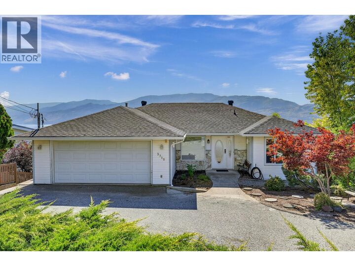 Property Photo: 3715 Lornell Crescent BC V0H 1X2