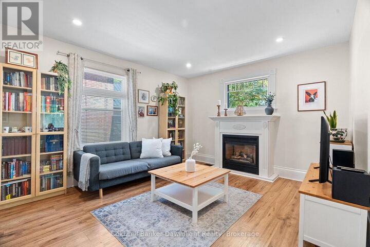Property Photo:  147 Bay Street  ON N5A 4K8 