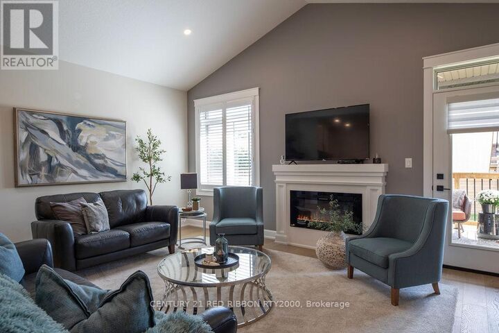 Property Photo:  159 Collins Way 40  ON N7G 0G8 