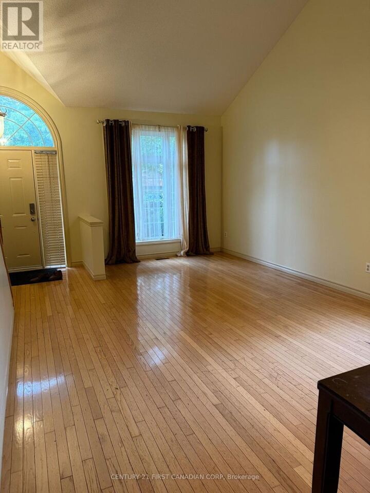 Property Photo: 52 Cedarwood Crescent ON N6H 5P5