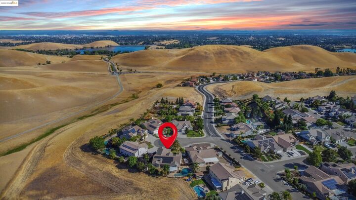 Property Photo: 5108 Griffiths Ct CA 94531