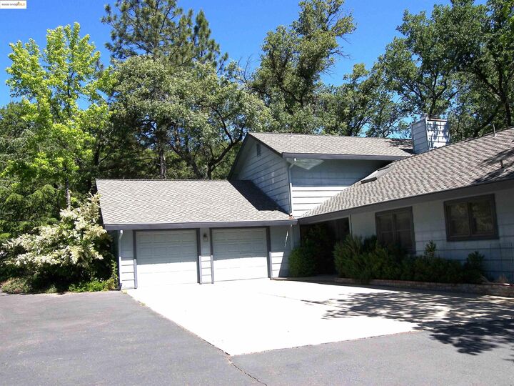 19195 Ferretti Rd.  Groveland CA 95321 photo