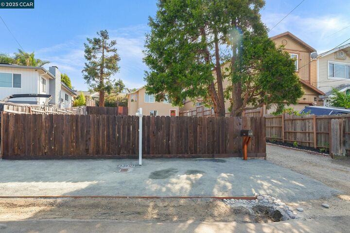 Property Photo: 1618 Beau Rivage CA 94806