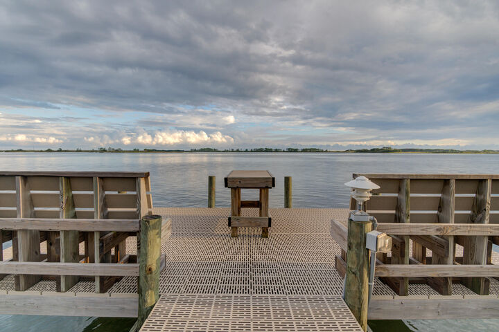 Property Photo:  7 Sleepy Hollow Drive  FL 32569 