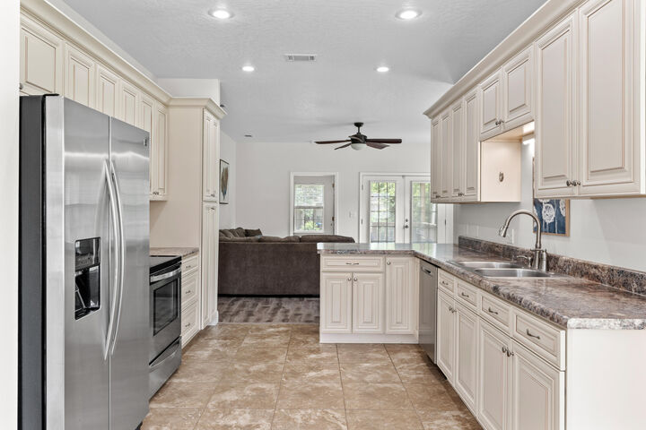 Property Photo: 2920 Patch Avenue FL 32539