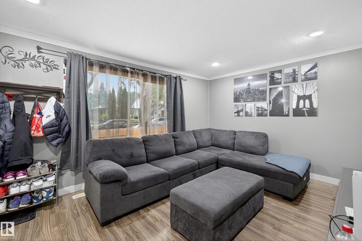 Property Photo:  6014 120 Avenue NW  AB T5W 1L7 