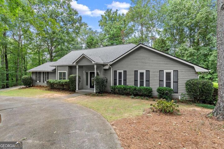 Property Photo: 1865 Ledieu Road GA 30075