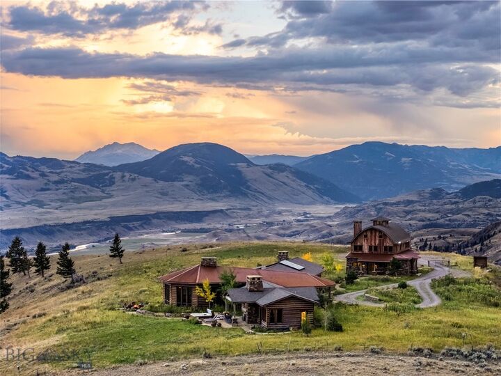 190 Sagittarius Skyway  Emigrant MT 59027 photo