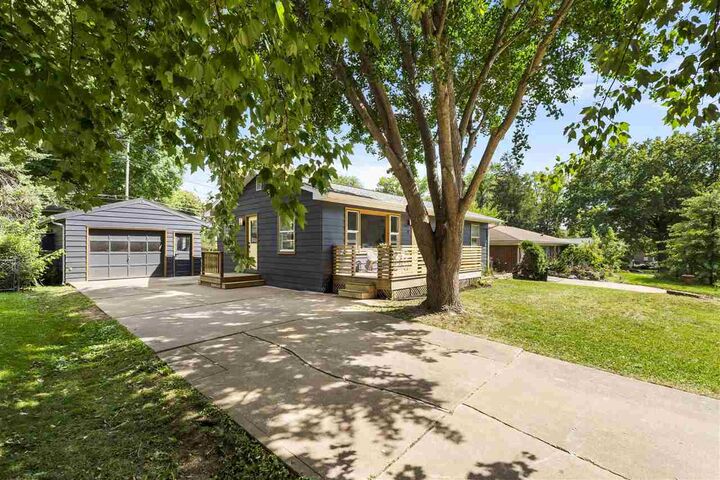 Property Photo: 713 14th Ave IA 52241