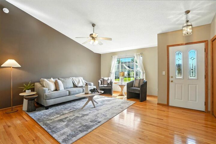 Property Photo: 2901 Russell Dr IA 52240