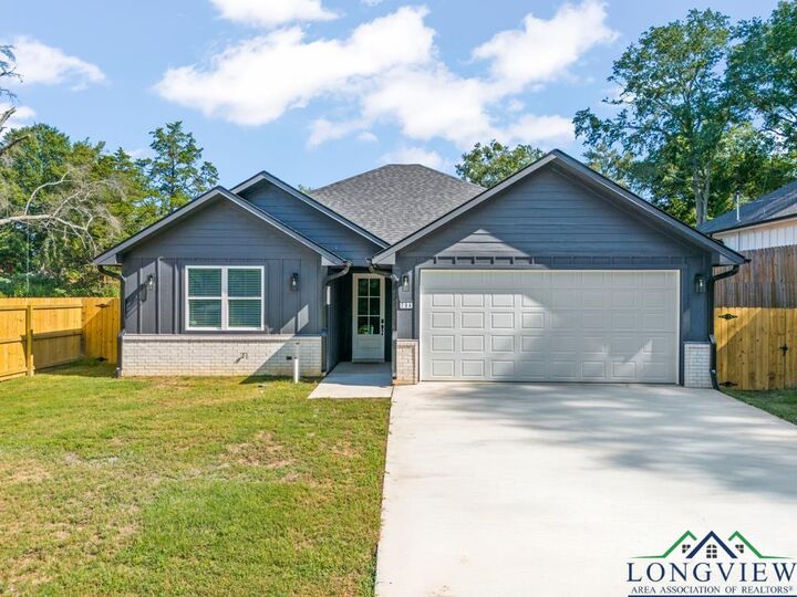 794 W Kaufman  Gilmer TX 75460 photo