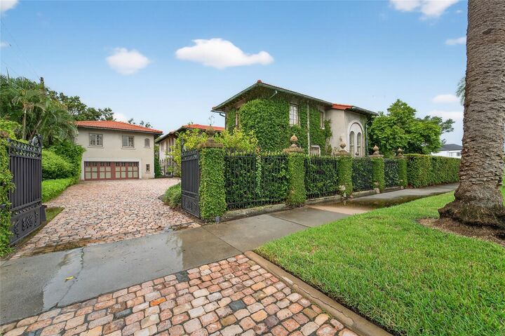 Property Photo: 301 Caspian Street FL 33606
