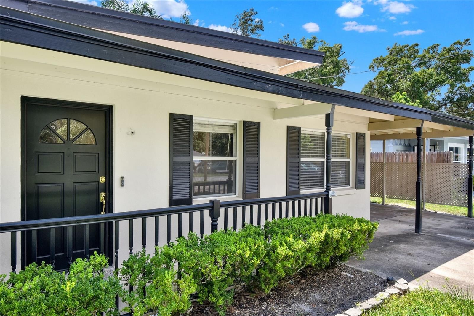 Property Photo: 520 Oakhurst Street FL 32701