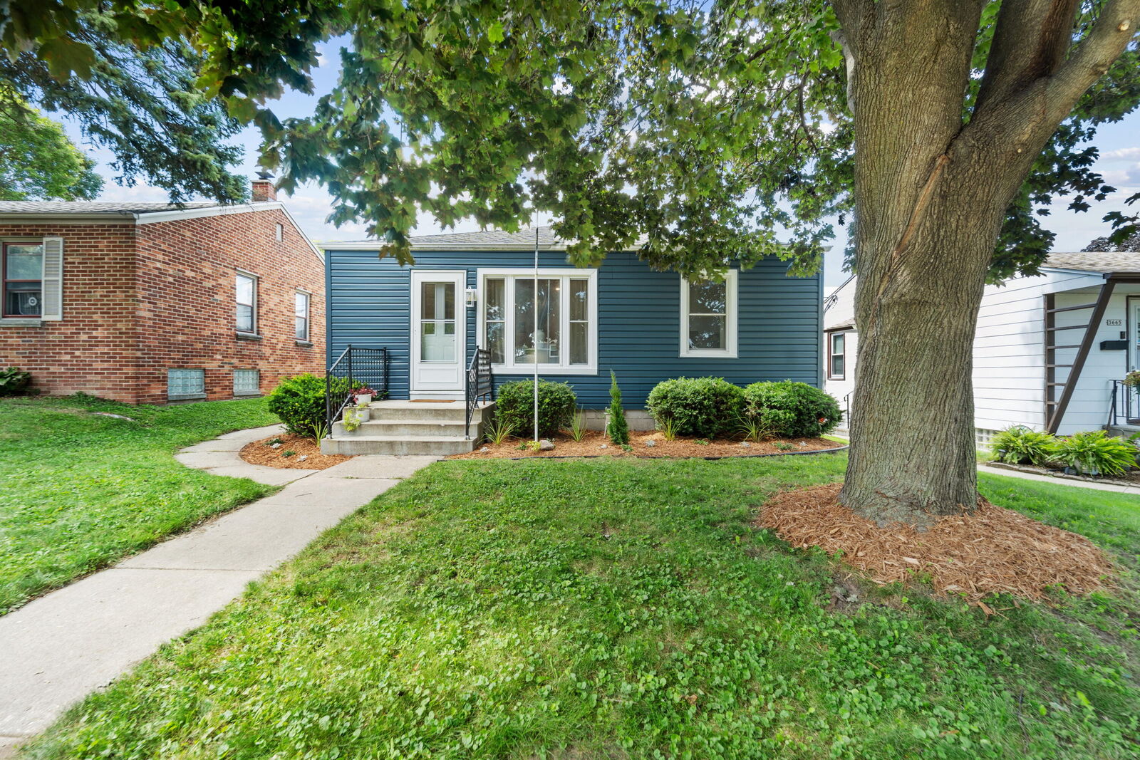 Property Photo: 3671 S Whitnall Ave WI 53207