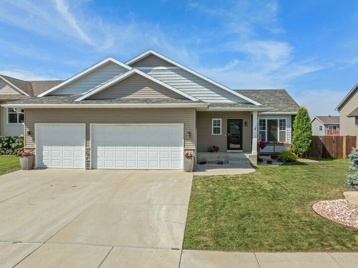 2740 Heritage Dr  Minot ND 58703 photo
