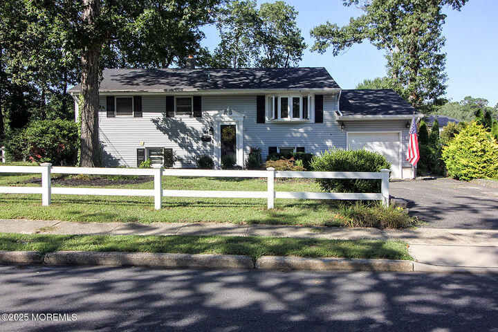 43 Darien Road  Howell NJ 07731 photo