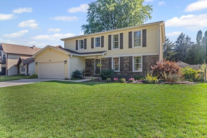 Property Photo: 835 Glendale Drive IL 60014