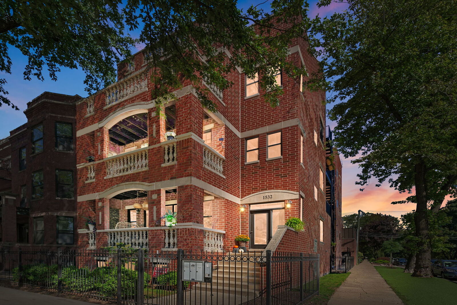 Property Photo: 1532 W Wrightwood Avenue 2 IL 60614