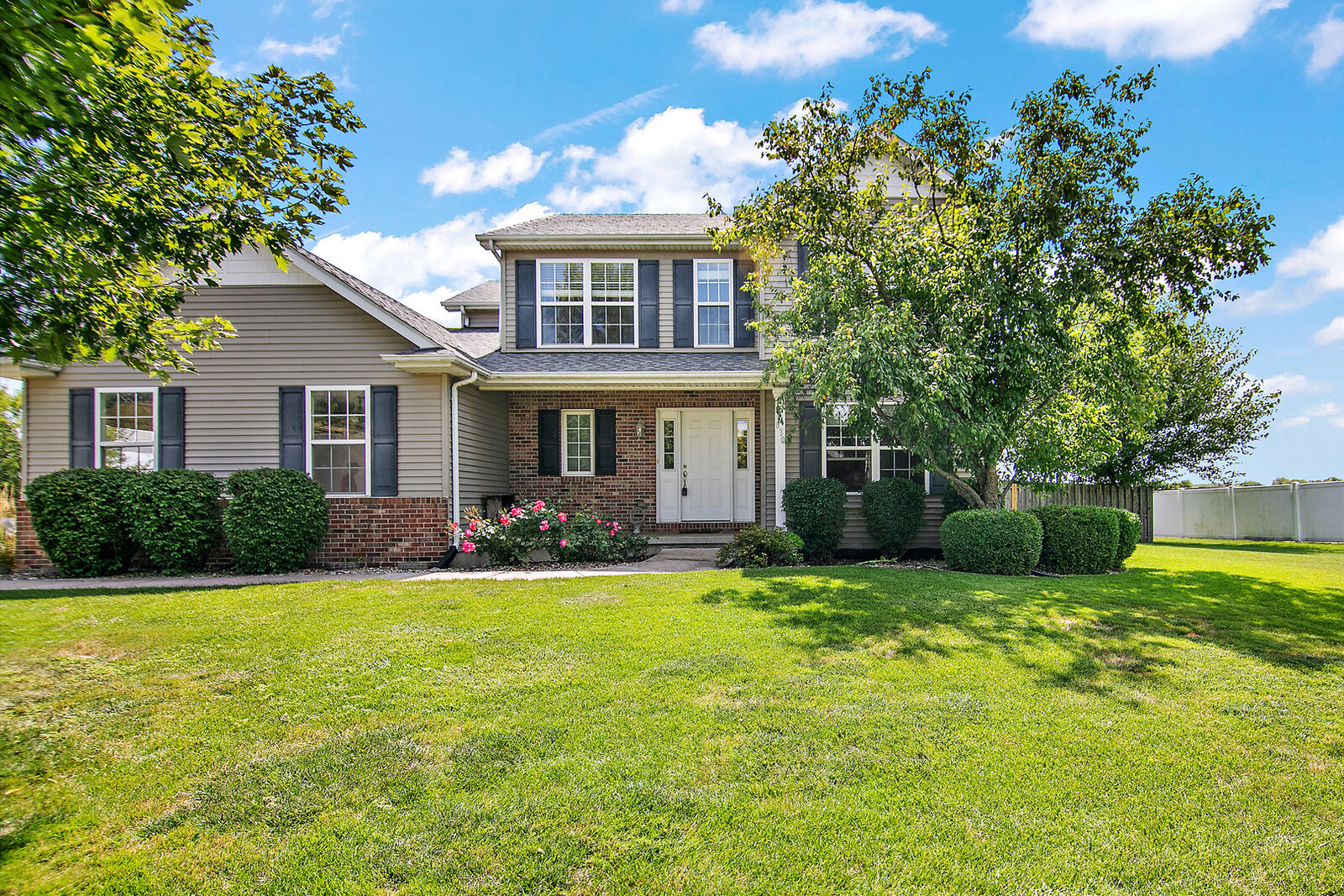 Property Photo:  830 Magnolia Drive  IL 60914 