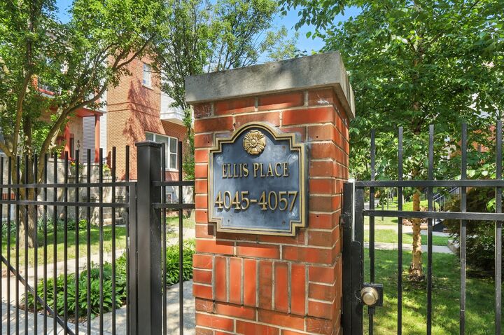 Property Photo: 4055 S Ellis Avenue IL 60653