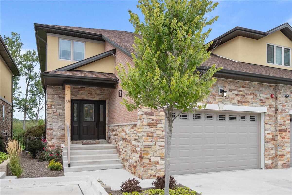 Property Photo:  64 Prairie Court  IL 60090 