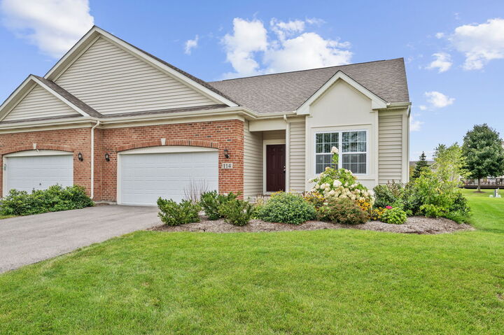 Property Photo: 114 Easton Drive IL 60136