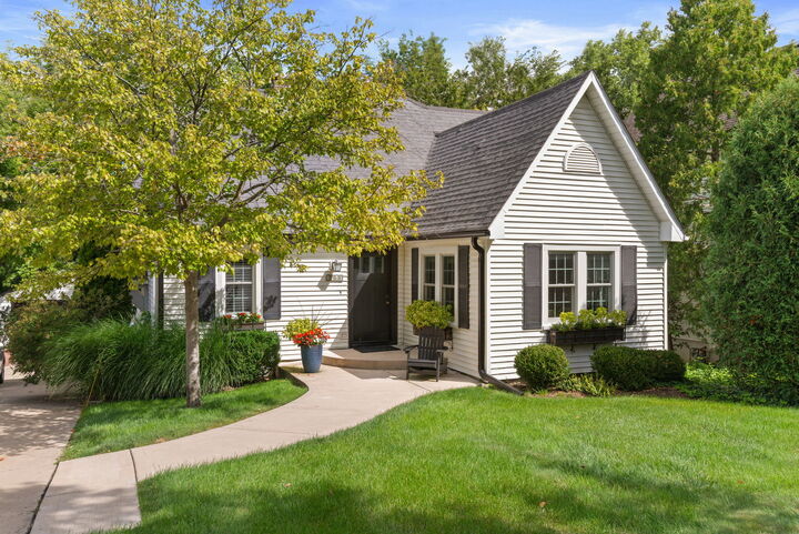 Property Photo: 1960 Elmore Avenue IL 60515