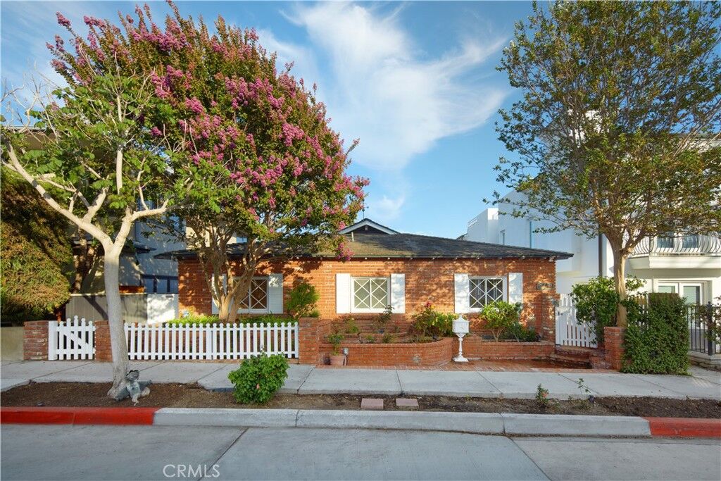 Property Photo: 216 Poppy Avenue CA 92625