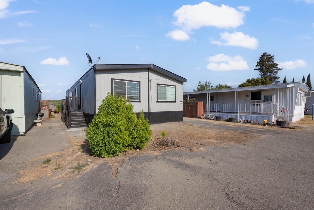 Property Photo:  1624 S Highway 99 Frontage Road 21  CA 95336 