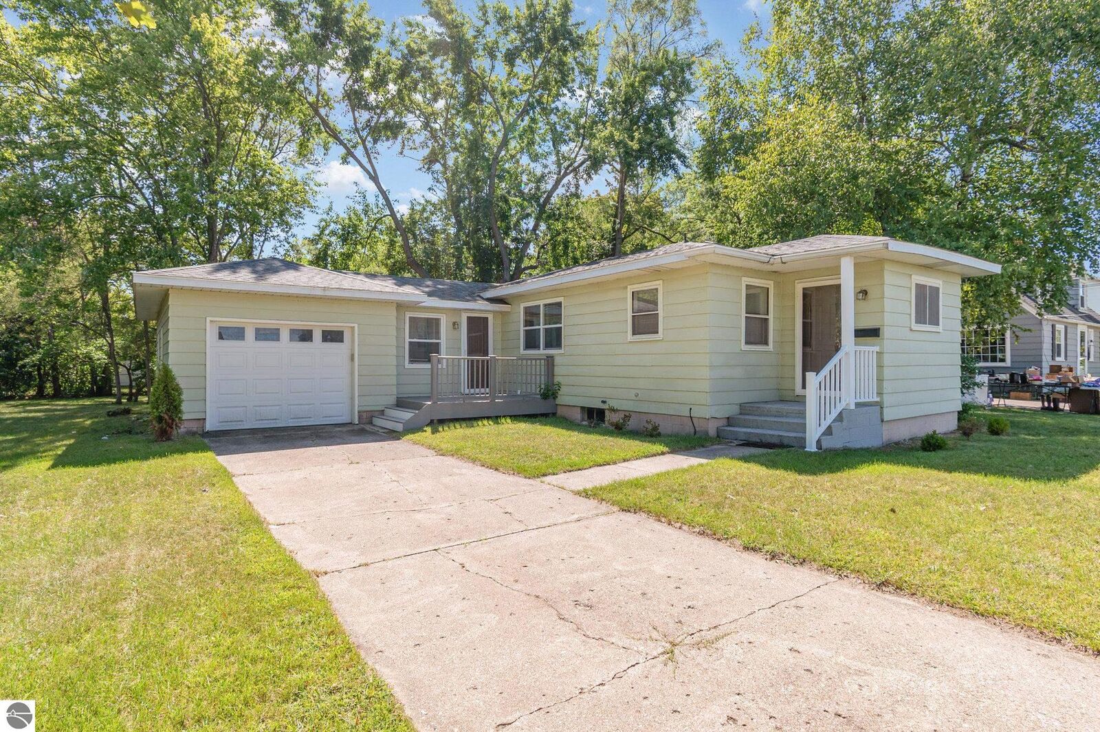 Property Photo: 902 Bennett Street MI 48858