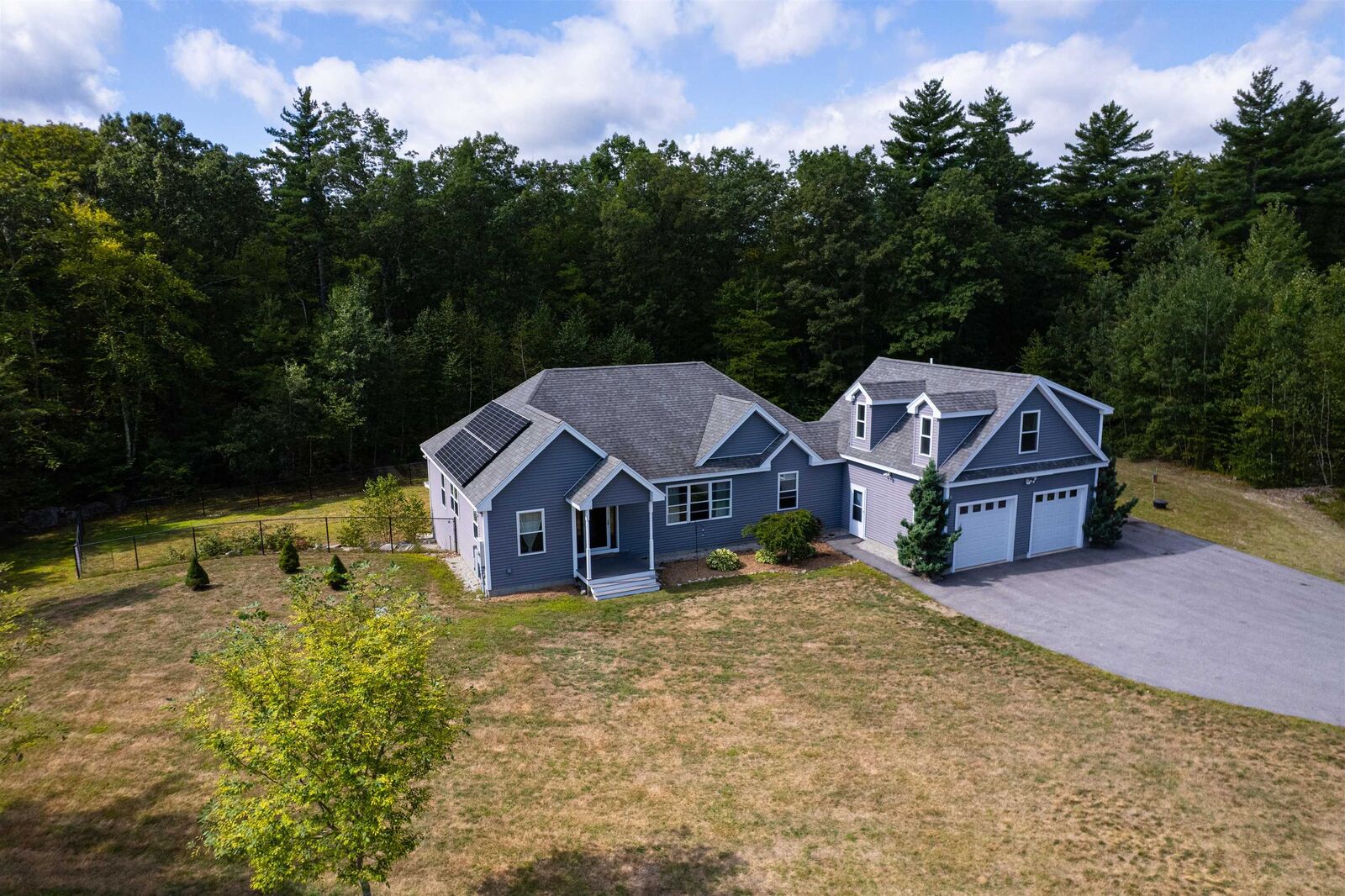 Property Photo: 53 Tanglewood Drive NH 03032