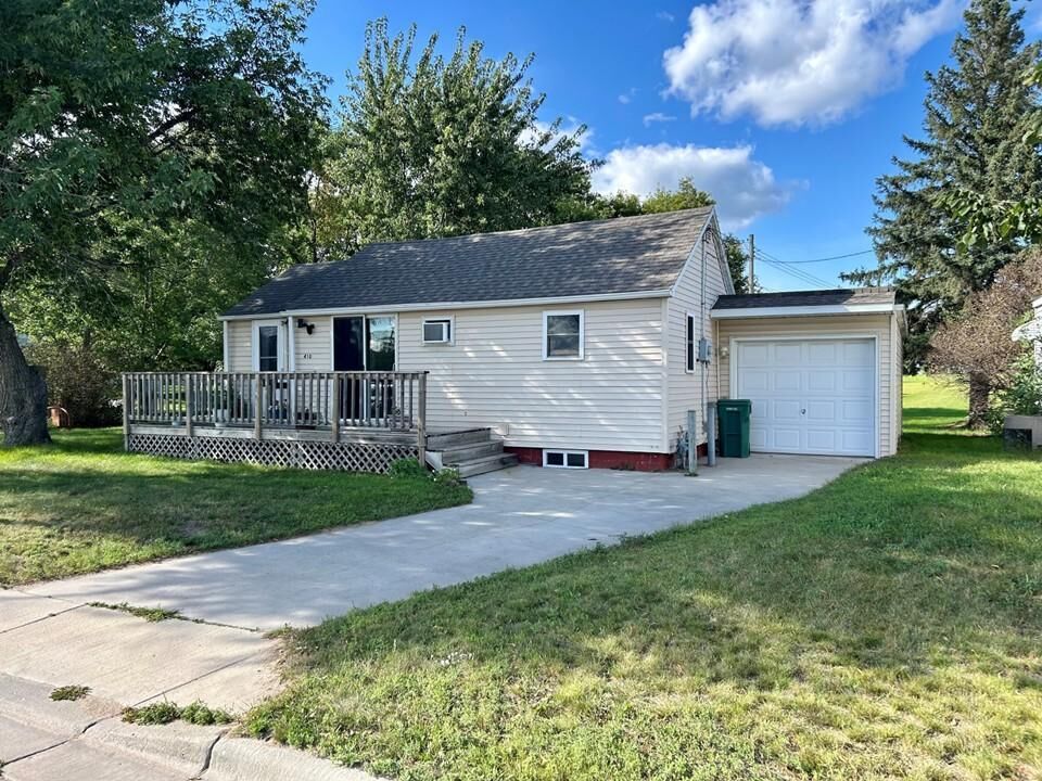 Property Photo: 410 Sunnybrook Road MN 56482